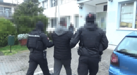 MPB: Ndihmësdrejtori i Doganave kapet në flagrancë duke marrë 17.500 euro të shënuara