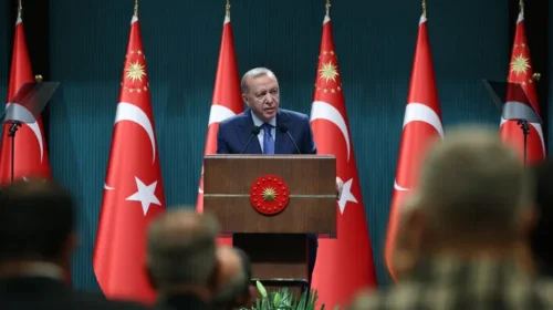 Presidenti Erdogan paralajmëron se Turqia nuk do të lejojë që lëvizjet armiqësore t’ia bllokojnë rrugën