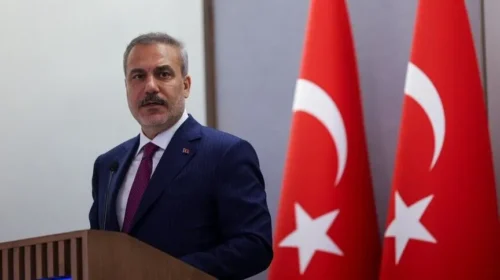 Kryediplomati turk bën thirrje për rikthim të “status quo”-së së paraluftës në Ngushticën e Hormuzit