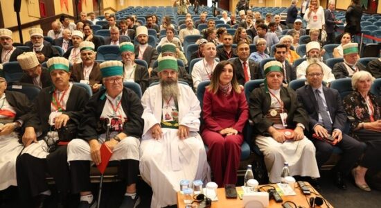 Në forumin e Haxhibektashit u theksua se qendra e bektashizmit është „Shtëpia e Pir-it“