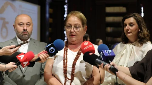 (VIDEO) Rezultatet skandaloze të PISA-s, ministrja ia hedh fajin qeverisë së kaluar