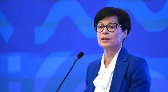 Komisarja e BE-së anulon vizitën në Serbi për shkak të glorifikimit të kriminelit të dënuar të luftës Mlladiq