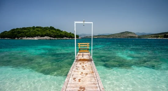 Plazhi shqiptar që po i çmend turistët, Ksamili shpallet destinacioni bregdetar më i mirë në Evropë