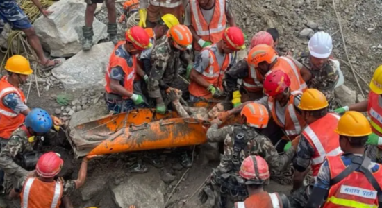 (VIDEO) Dy persona shpëtohen të gjallë në Nepal, nëntë ditë pas përmbytjeve