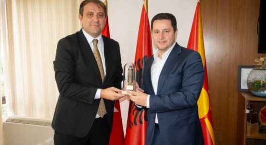 Kryetari i Gostivarit Limani pret ambasadorin e Kosovës Qehaja: Thellim i bashkëpunimit ndërmjet Gostivarit dhe komunave të Kosovës