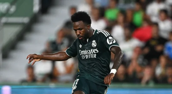 Vinicius Junior përballet me probleme të reja te Real Madridi, Mourinho tashmë po ndryshon qasjen ndaj tij