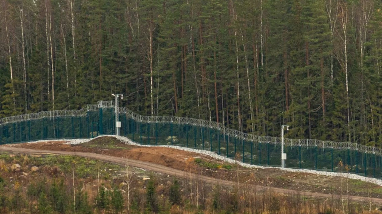 Finlanda përfundon 200 kilometrat e murit përgjatë kufirit me Rusinë