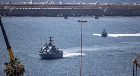 Ngushtica Bab el-Mandeb ndalon trafikun detar mes konfliktit në Jemen