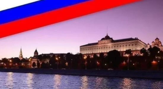 Kremlini: SHBA-ja mund t’i kërkojë Kievit ndalimin e sulmeve para vizitës së të dërguarve të Trumpit në Moskë