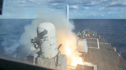 Ushtria amerikane thotë se ka shkatërruar tre tankerë iranianë të naftës pas sulmeve me raketa