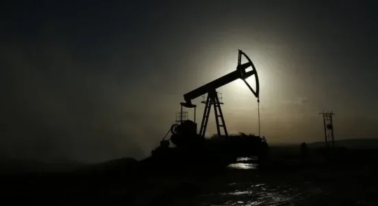 Libia pezullon operacionet e prodhimit në tri objekte nafte pas mbylljes së një tubacioni kryesor