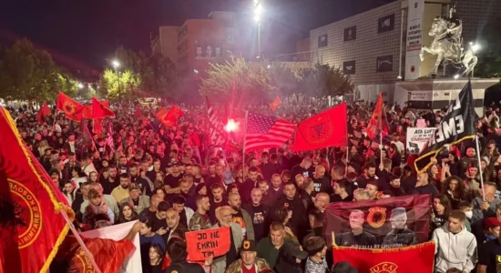 Për të gjashtën natë, qytetarët protestojnë në Prishtinë kundër aktgjykimit të Speciales
