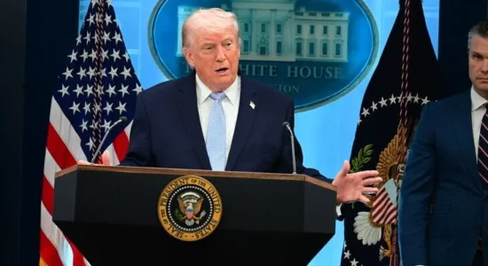 Trump anuloi sulmet e planifikuara të SHBA-së ndaj grupit Huthi në minutën e fundit