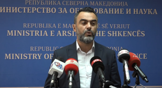 (VIDEO) Sulejmani: Nuk është e vërtetë që është mbyllur paralelja shqip