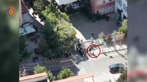 Shisnin drogë pranë shkollave në Tiranë, arrestohen 31 persona, 14 të tjerë në kërkim