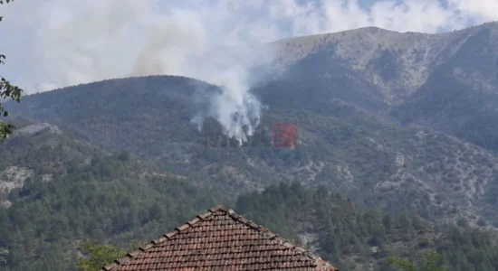 Zjarri pranë Belicës ende aktiv, mbi 60 persona në terren