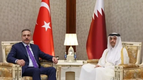 Ministrat e jashtëm të Turqisë, Katarit dhe Jordanisë diskutojnë zhvillimet rajonale dhe Gazën