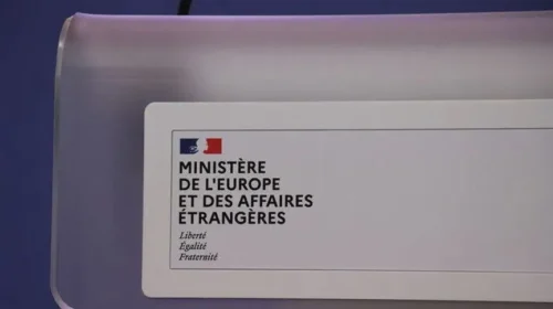 Franca ndalon mallrat nga vendbanimet ilegale izraelite, kërkon shtrirjen e masës në BE