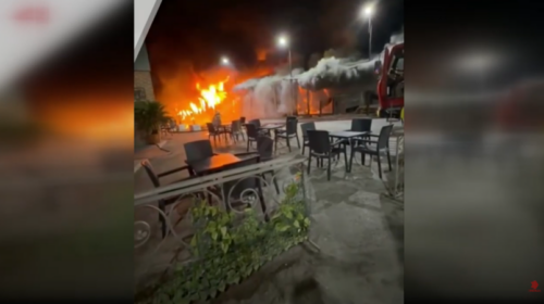 (VIDEO) Mbi 20 dyqane u përfshinë nga zjarri në Shuto Orizare