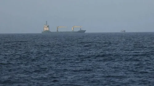 Një raketë amerikane godet një tanker iranian nafte pranë ishullit Kharg