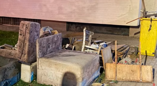 (VIDEO) Hedhja e mbeturinave, kreytari i Shkupit paralajmëron kamera para kontejnerëve