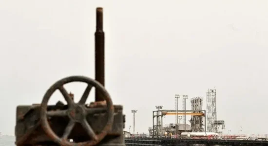 Forcat amerikane shoqërojnë 18 milionë fuçi naftë përmes Ngushticës së Hormuzit