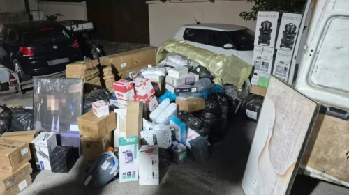 Ndalohet një person nga Kumanova, i sekuestrohen mbi 1.000 copë mallrash të kontrabanduara