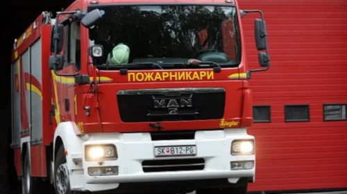 Shpërthen zjarr në një depo me ngjyra në Shkup, zjarrfikësit në terren
