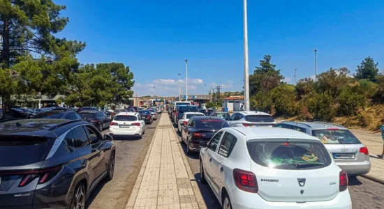 Trafiku i shtuar në rrugë, pritje rreth 45 minuta në Bogorodicë