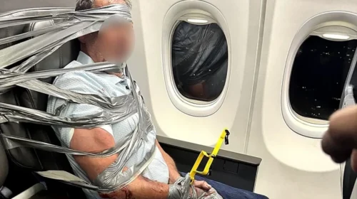 Dramë në fluturimin e American Airlines – burri shkaktoi shumë probleme, pasagjerët e lidhën për ulëse