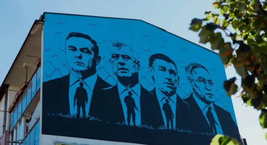Zbulohet murali i krerëve të UÇK-së: Prishtina pret kthimin e çlirimtarëve
