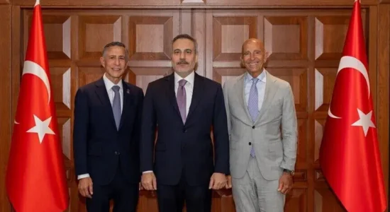 Kryediplomati turk Fidan takon ambasadorin amerikan Barrack dhe kongresmenin Issa