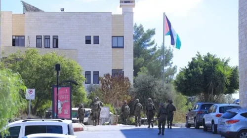 Ushtria izraelite bastis kampusin universitar në Bregun Perëndimor të pushtuar