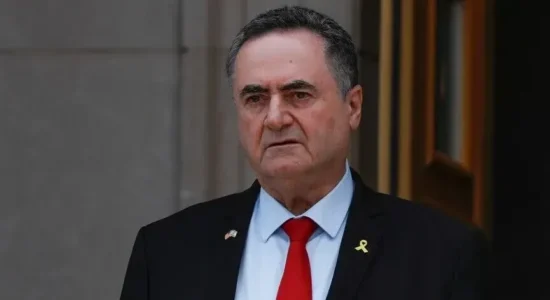 Ministri izraelit i Mbrojtjes përsërit kërcënimin për të sulmuar objektet energjetike të Iranit