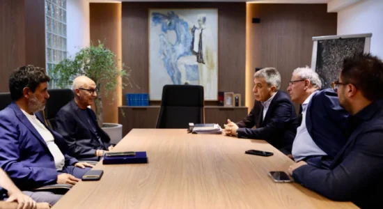 Mexhiti priti në takim një delegacion arbëresh nga Vakarici i Italisë