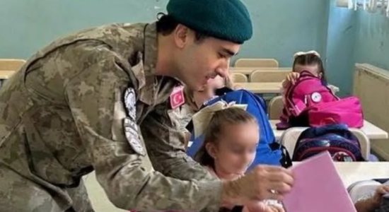 KFOR-i turk dhuron çanta shkollore për nxënës në disa komuna të Kosovës