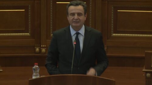 Kurti nga Kuvendi deklarohet për ish-krerët: Asnjë gjykatë vendore apo ndërkombëtare nuk mund ta njollosë UÇK-në
