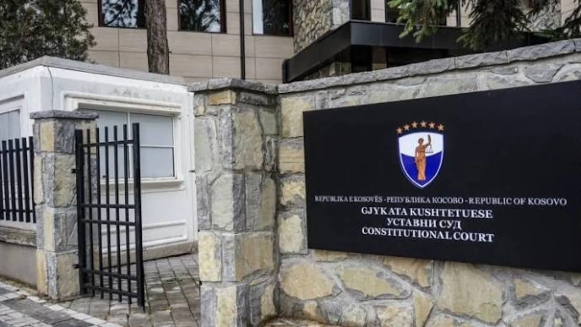 Kushtetuesja vendos për ankesat e PDK-së: Kuvendi u konstituua, formimi i Qeverisë s’është antikushtetues