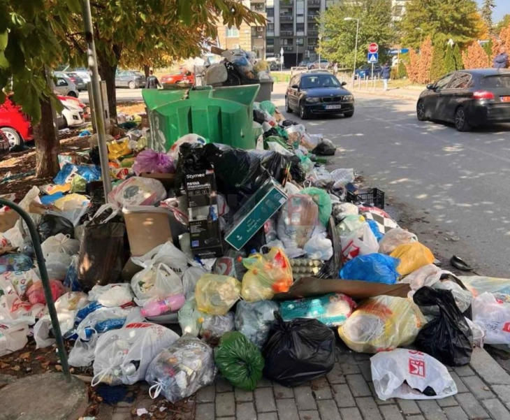 Në Shkup janë shqiptuar mbi 80 mijë euro dënime për gjuajtjen e pakujdesshme të mbeturinave