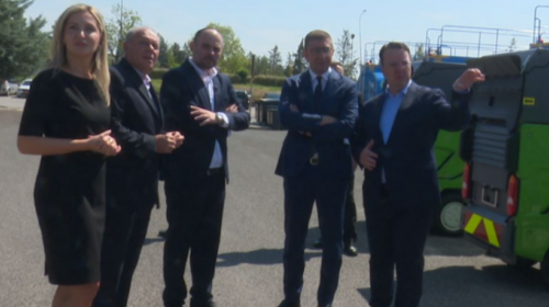 Shkupi dhe 10 komuna marrin 49 automjete të reja komunale për mirëmbajtjen e higjienës