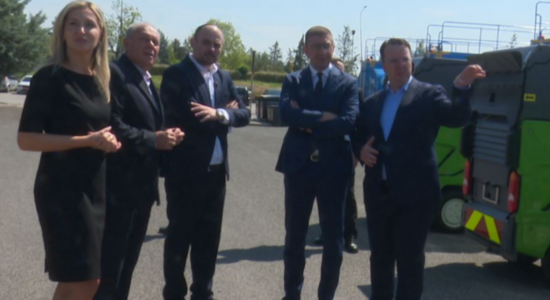 Shkupi dhe 10 komuna marrin 49 automjete të reja komunale për mirëmbajtjen e higjienës