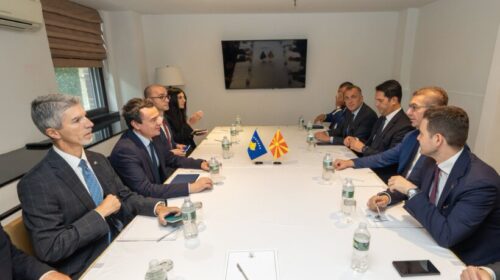 Mickoski takohet me Kurtin: Diskutojnë bashkëpunimin rajonal dhe marrëdhëniet e fqinjësisë së mirë