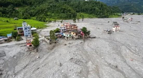 Rritet në 1.398 numri i viktimave nga përmbytjet në Nepal-Kinë, të zhdukur mbi 5.500 persona