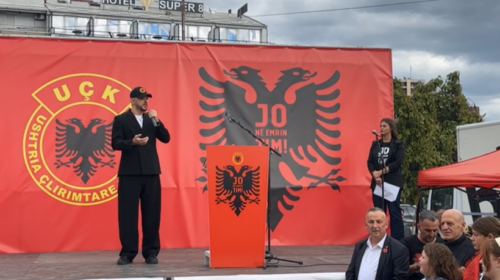 Fillon protesta për çlirimtarët në Shkup: Jo në emrin tim!