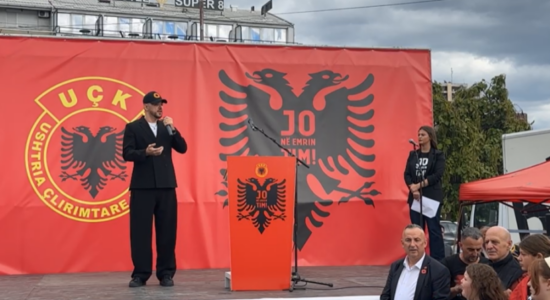 Fillon protesta për çlirimtarët në Shkup: Jo në emrin tim!