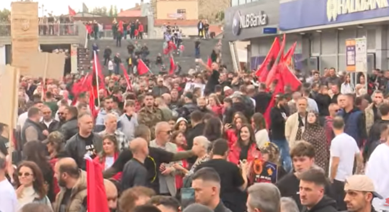 (VIDEO) Protestë në Shkup pas dënimit të krerëve të UÇK-së