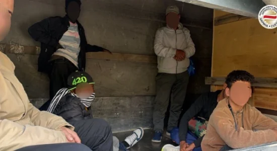 Nëpunësit doganorë nga Dogana e Shkupit brenda një dite zbuluan 12 migrantë të paligjshëm