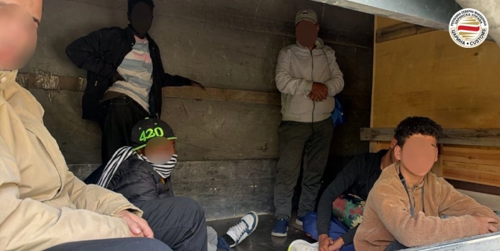 Nëpunësit doganorë nga Dogana e Shkupit brenda një dite zbuluan 12 migrantë të paligjshëm