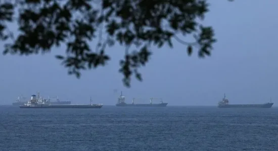 Irani shënjestron 2 anije amerikane dhe 8 cisterna nafte në Gjirin Persik