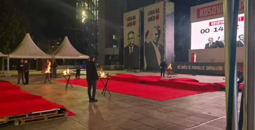 Pak orë para verdiktit në Hagë, në Prishtinë ndizen “Flakët e Lirisë”
